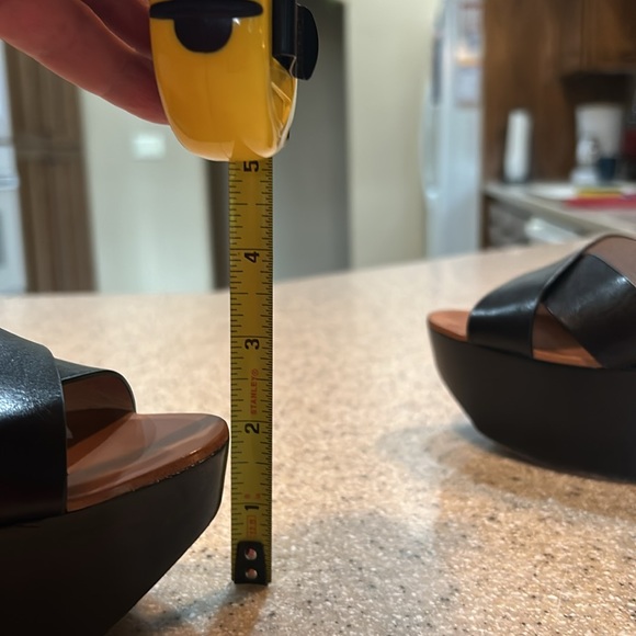 GUC Michael Kors Leather Platform Sandal - Size 8M - Picture 5 of 16